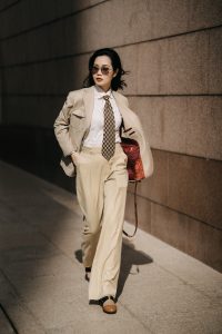 Safari Suit – Bản phối cho những quý cô yêu thích sự dịch chuyển và nét đẹp vượt thời gian.