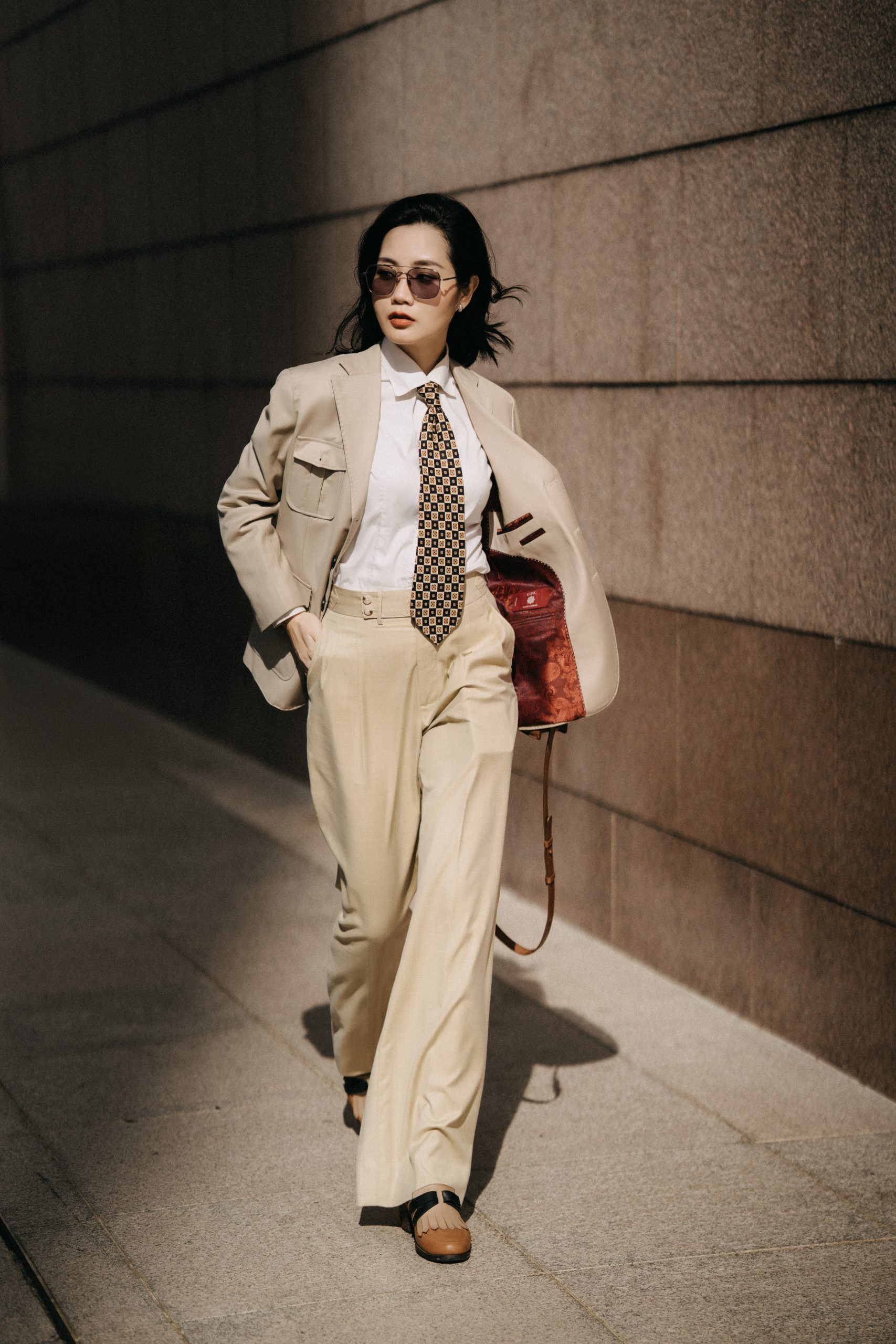 Safari Suit – Bản phối cho những quý cô yêu thích sự dịch chuyển và nét đẹp vượt thời gian.