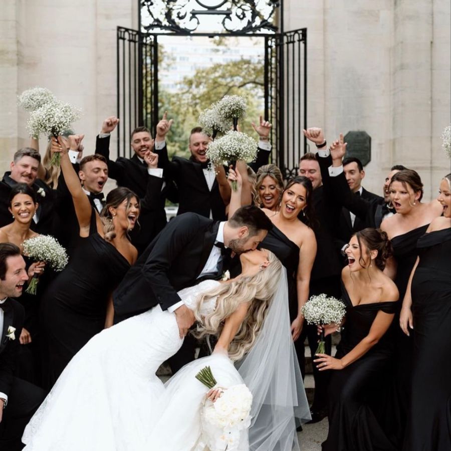 Cách chọn mẫu áo vest phù hợp cho chú rể trong ngày cưới